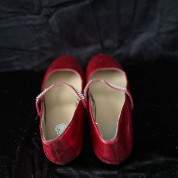 Children’s Place girls red round toe dress shoe size 2 - Picture 4 of 7